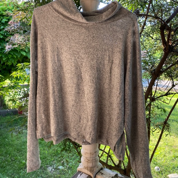Caution To The Wind NWOT sweater - Picture 3 of 4